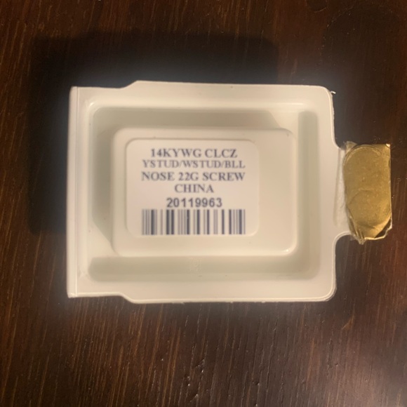 14 KT Yellow Gold 22 Gage Nose Stud - Picture 2 of 2